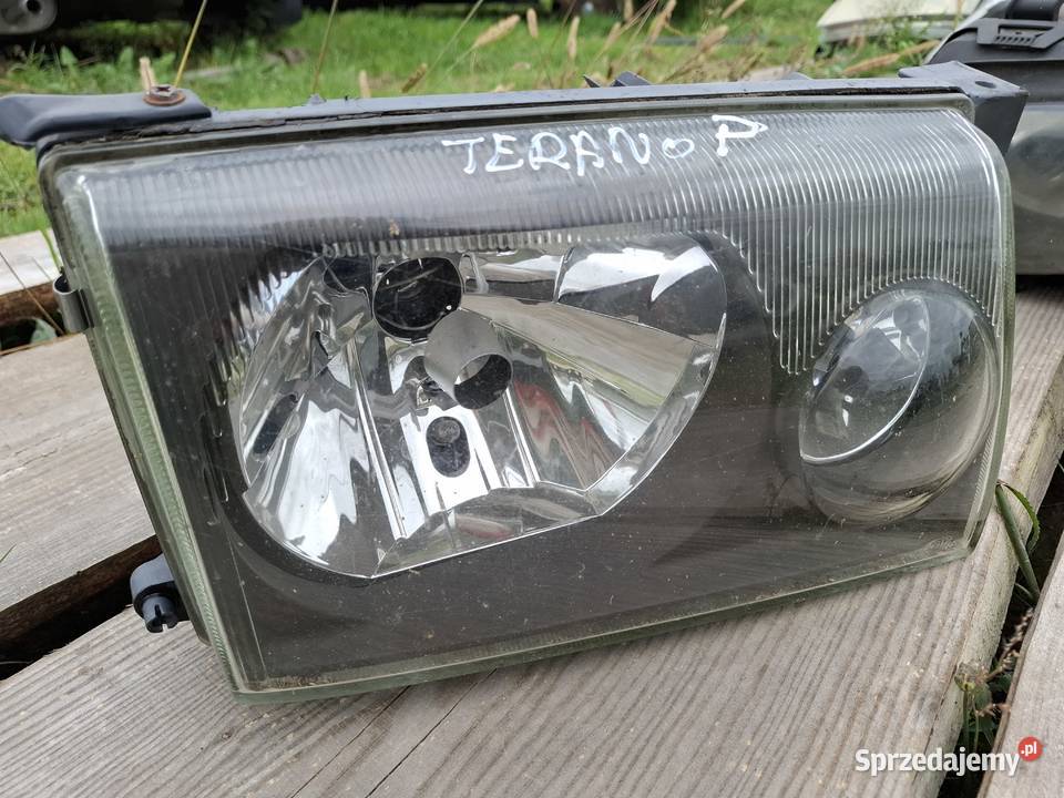 Lampa Prawa Przód Nissan Terrano 2