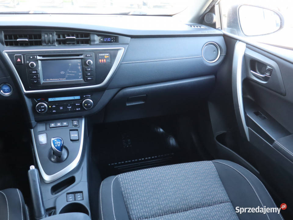 Toyota Auris Hybrid wielofunkcyjna kierownica Auris Katowice