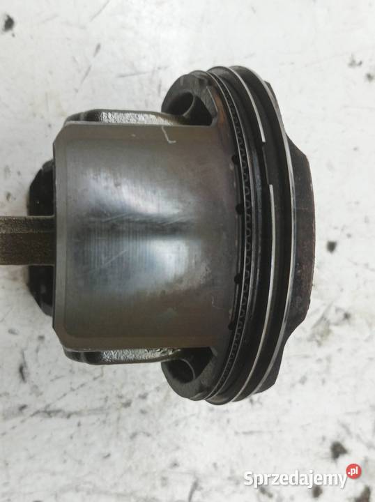 TŁOK KORBOWÓD 16 16V VVTI Toyota Corolla XI 2013 osobowe