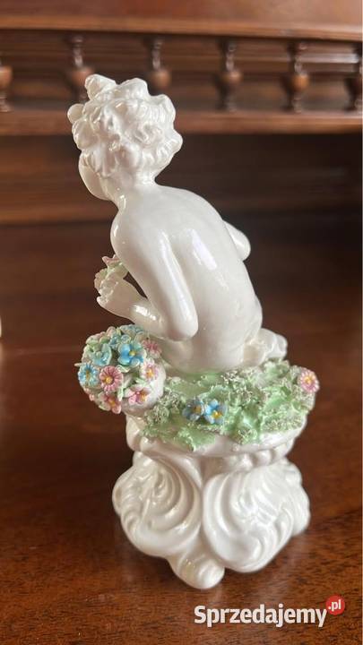 Figurka Cherubin z kwiatkami Capo di Monte Gdańsk