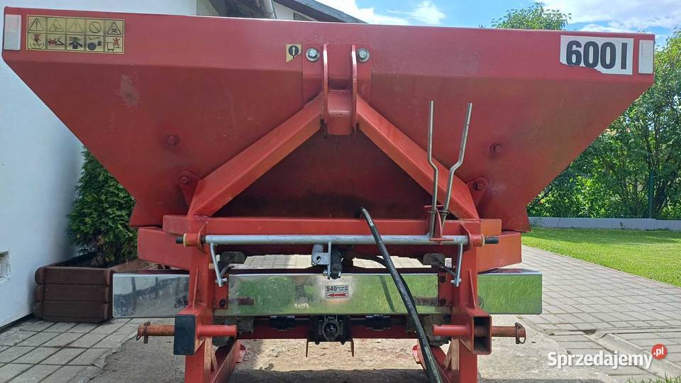 Rozsiewacz nawozów TYTAN Albigowa