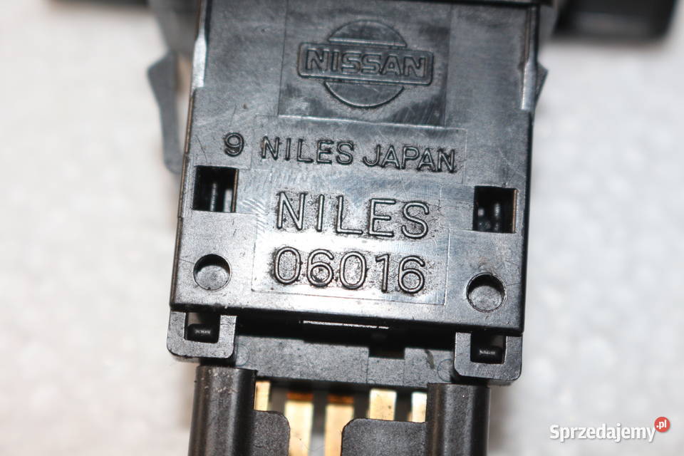 NISSAN PRIMERA P12 PRZEŁĄCZNIK AWARYJNYCH 8PIN Wyposażenie wnętrza Prochowice