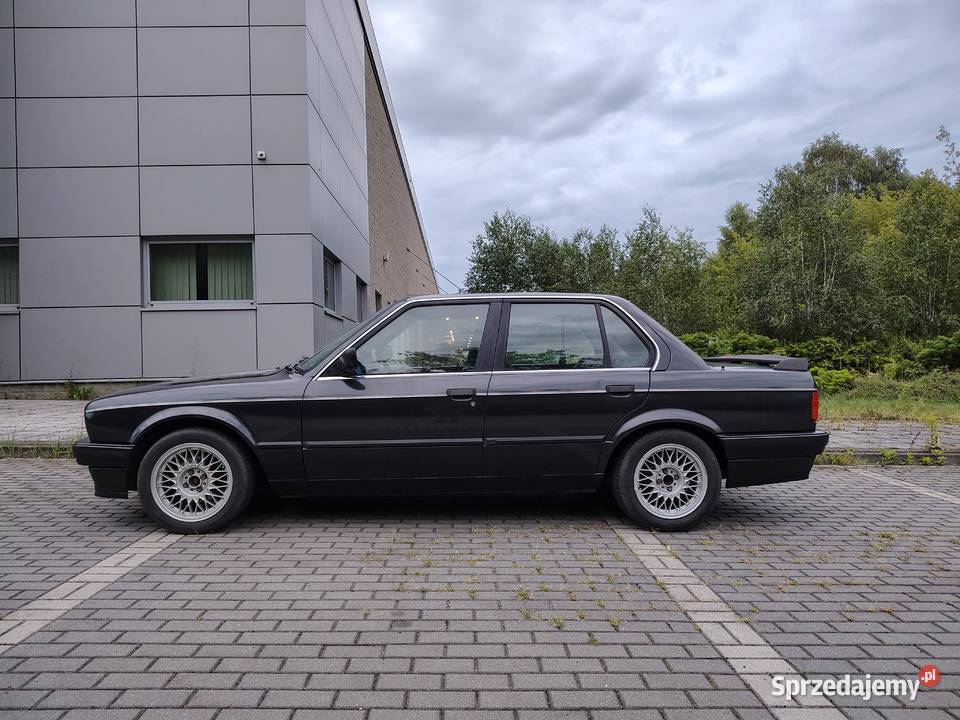 BMW E30 Sedan porządany Czarny kolor Będzin