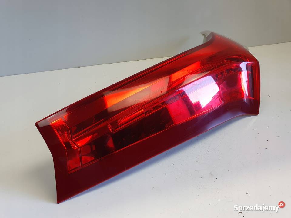 LAMPA TYLNIA LEWA Volvo V70 III 1416r LIFT LEWY Rudka