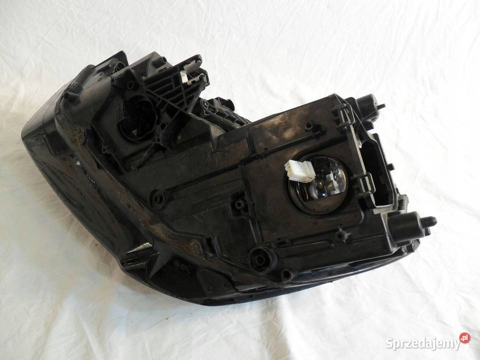 REFLEKTOR PRZÓD STRONA PRAWA AUDI A1 8XA941006