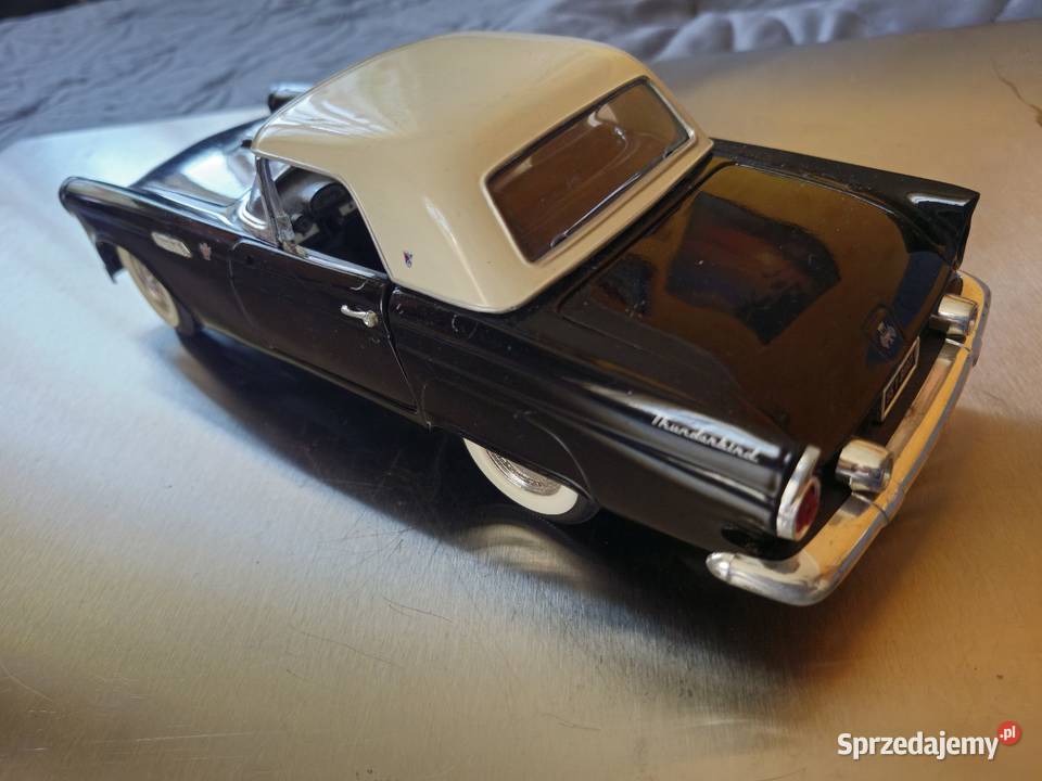 Model Ford Thunderbird 118 Road Signature Legnica