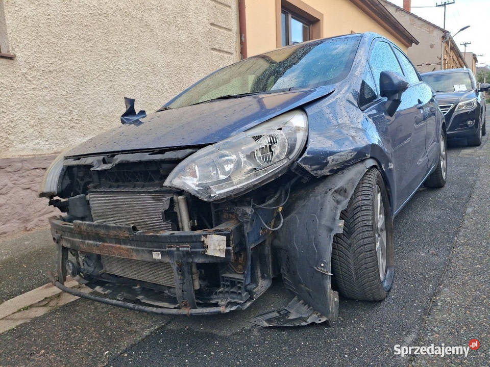 Kia Rio top 102015 12b83141000 lekko uszkodzona Rok produkcji 2015