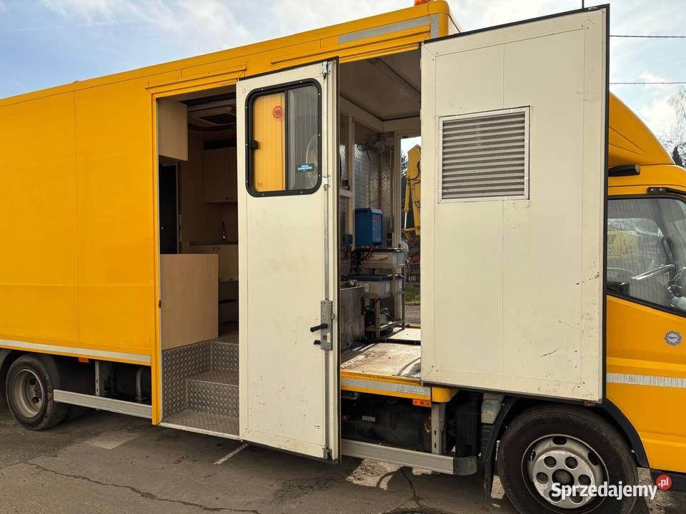 Samochód ciężarowy FUSO Canter specjalny do bluetooth Chojnów