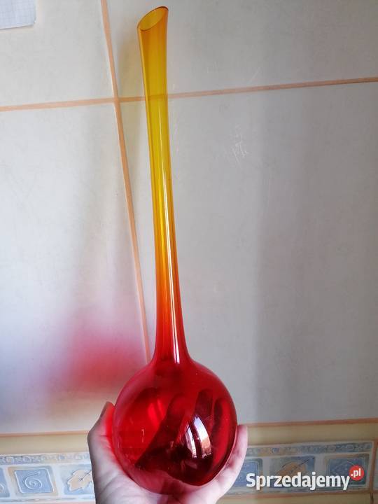 Ognisty wazon na 1 kwiat z czasów PRL
