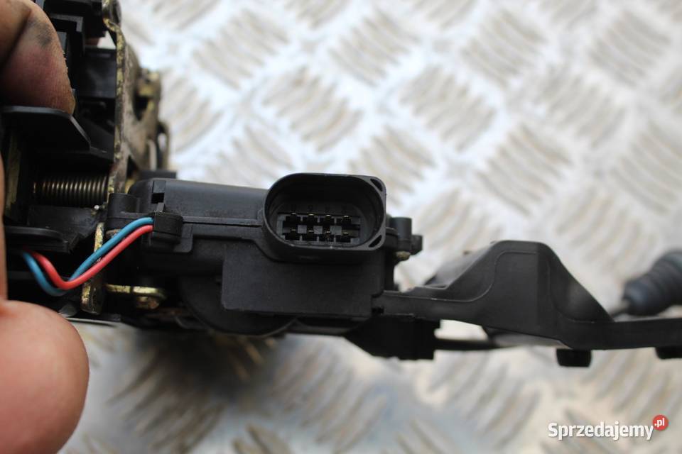 ZAMEK DRZWI PRAWY PRZÓD 8 PIN VW BEETLE osobowe wielkopolskie