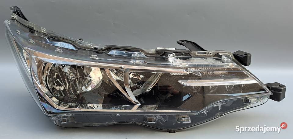 Reflektor Prawy Toyota Corolla E16 E18 Lift Części samochodowe Mielęcin