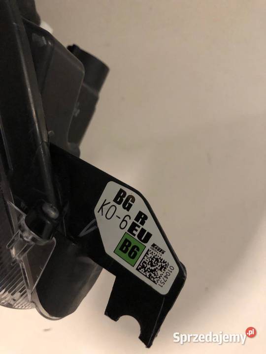 Toyota Yaris IV 2021 lampa prawa soczewka K06EU Oświetlenie Częstochowa