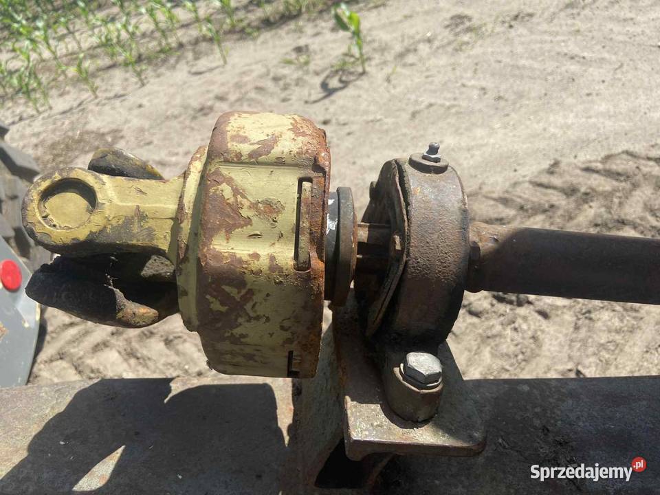 Sprzedam rozrzutnik 2 osiowy nieuszkodzony Szczytno sprzedam