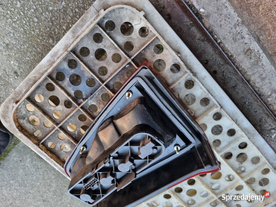 Lampa tylna do polonez atu plus Mszczonów sprzedam