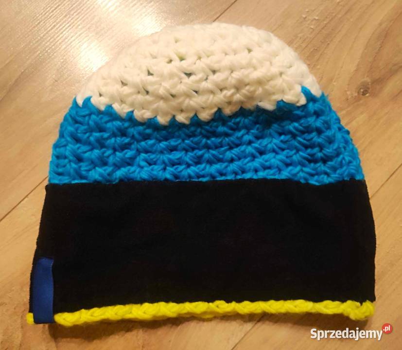 Czapka zimowa wełniana trójkolorowa z pomponem Ciechocinek