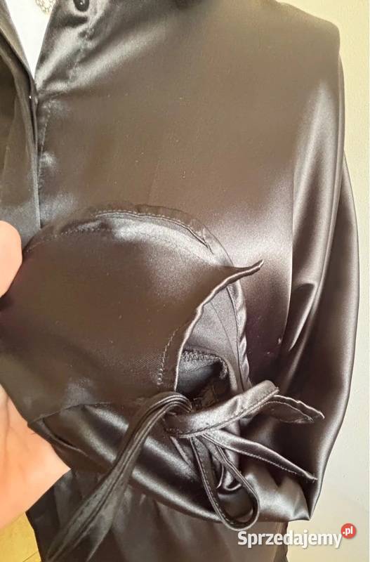 sukienka czarna z gumką i falbaną guziczki Odzież damska