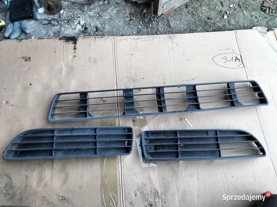 AUDI A4B5 A4 B5 KRATKA ZDERZAKA PRZEDNIEGO PRAWA