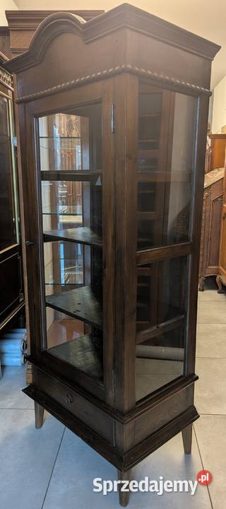 Nieduża witryna serwantka kolonialnasklep