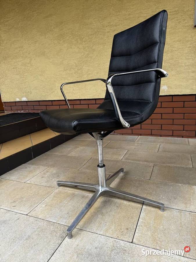 Fotel do biurka kręcony czarny PROKURIST chrom Meble Sulbiny