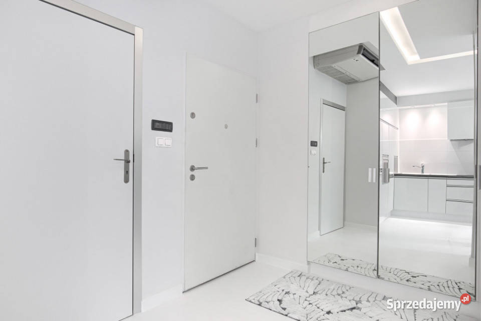 Nowoczesne studio z klimatyzacją 40 mkw 19 Warszawa sprzedam