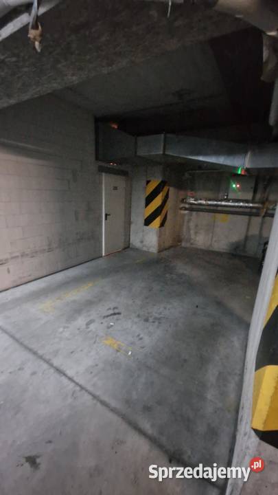 Syndyk sprzeda mieszkanie 11810 m2 z miejscem 118.1m2