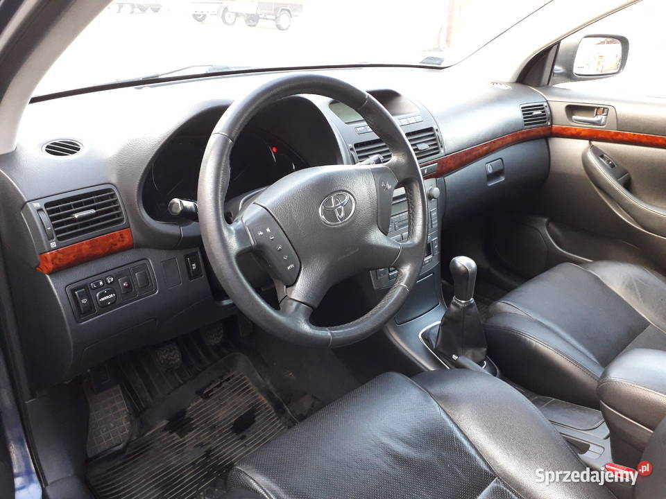 Sprzedam granatowy sedan Avensis T25 2003 wersja kujawsko-pomorskie Tuchola sprzedam