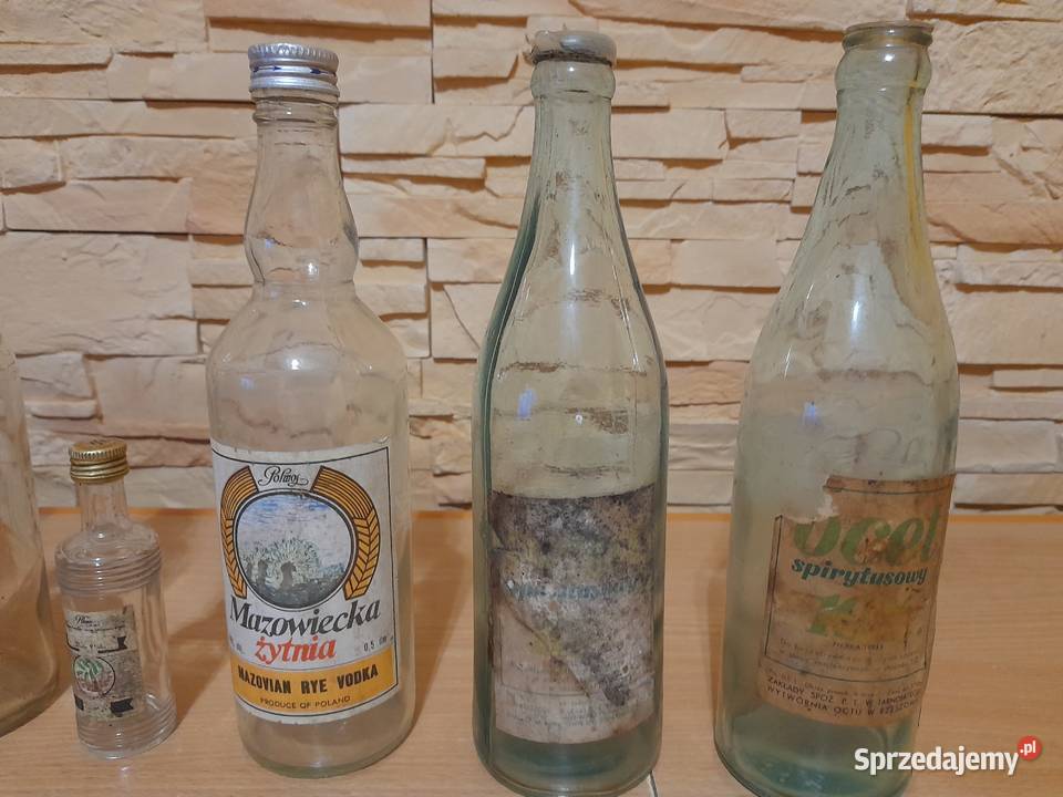 Stare butelki po alkoholu z PRL