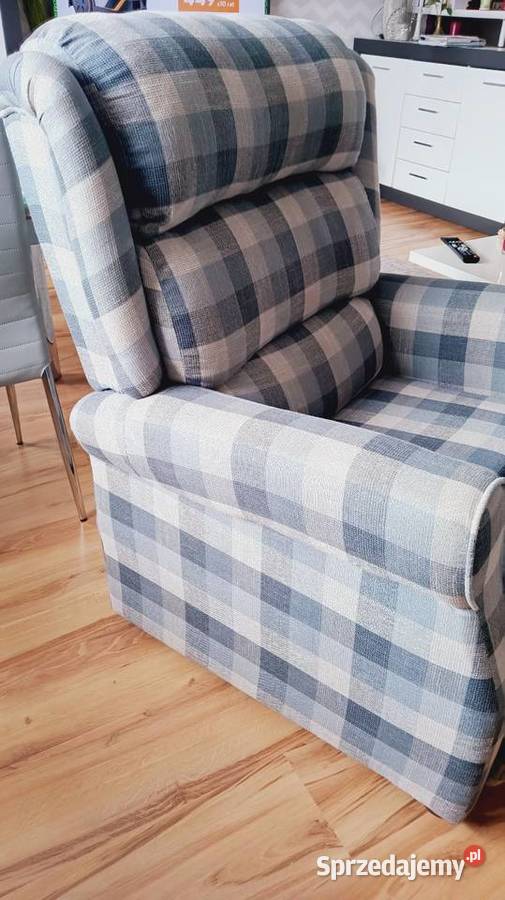 Fotel rozkładany tapicerowany w kratę Jelenia Góra