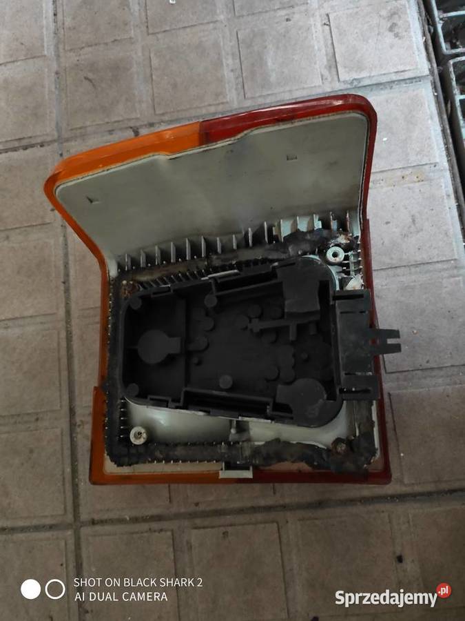Lampa tylna lewa zewnętrzna Audi 80 lampy tylne