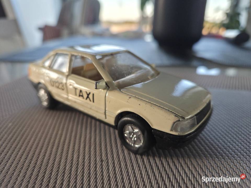 Samochodzik audi 80 b3 taxi dolnośląskie Legnica