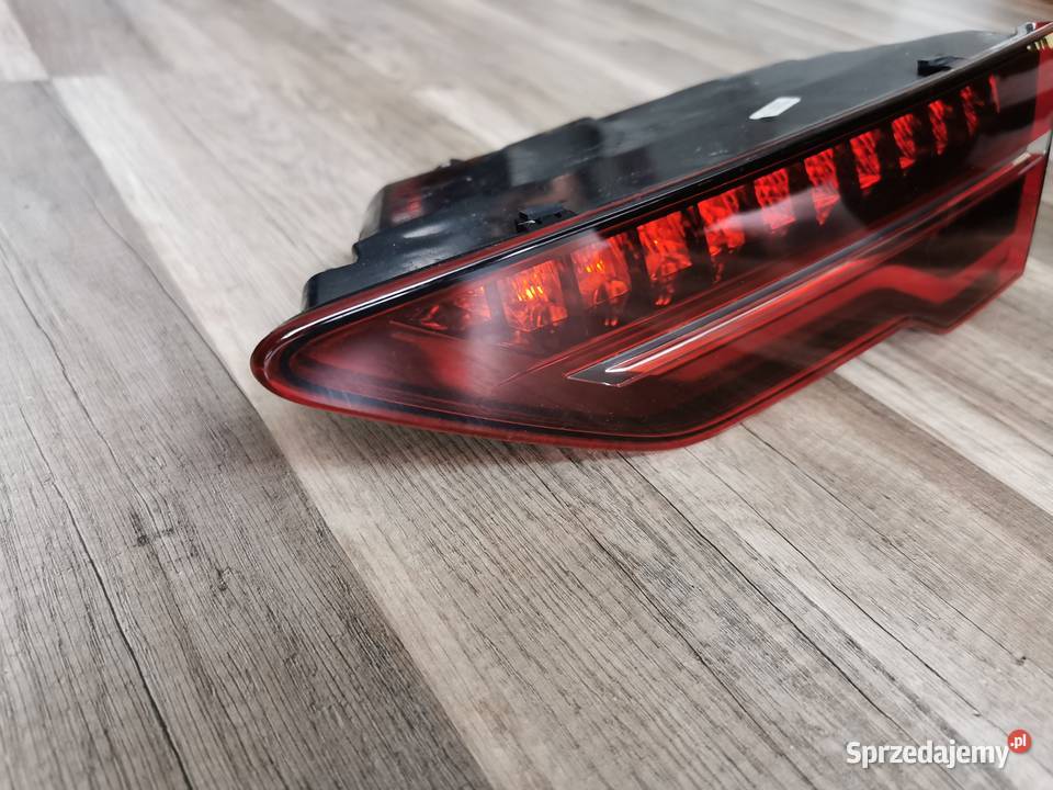 LAMPA PRAWA TYŁ TYLNIA JAGUAR IPACE J9D313A420AB Oświetlenie Pielgrzymka