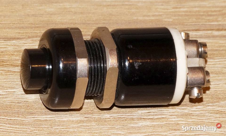 Przycisk bakelitowy monostabilny czarny 36 A 250