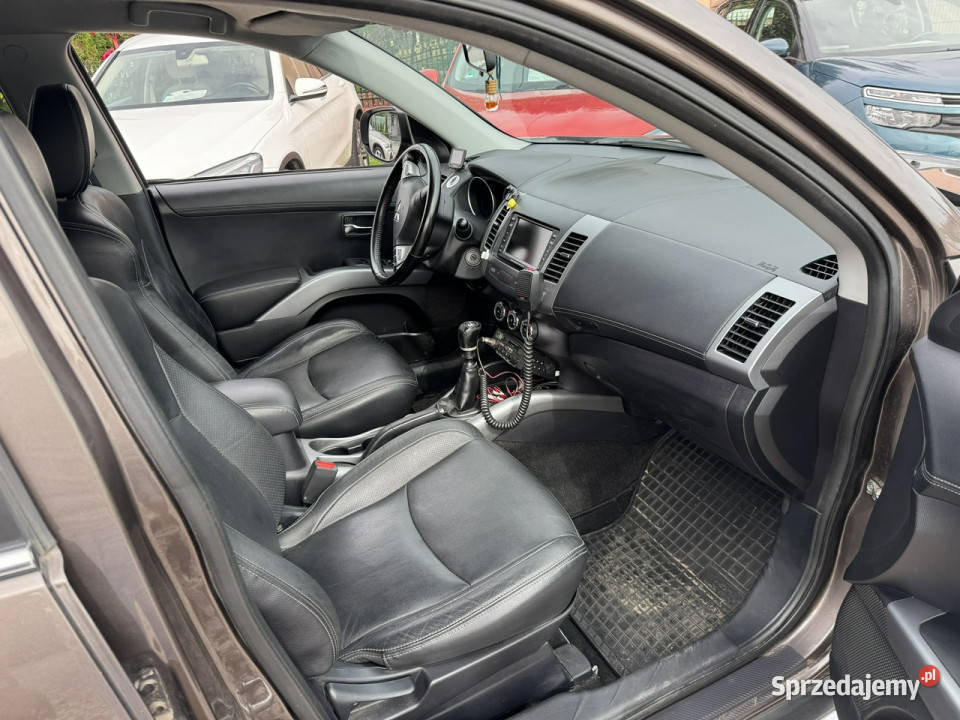 Mitsubishi Outlander Outlander 4x4 ładny stan Szerominek