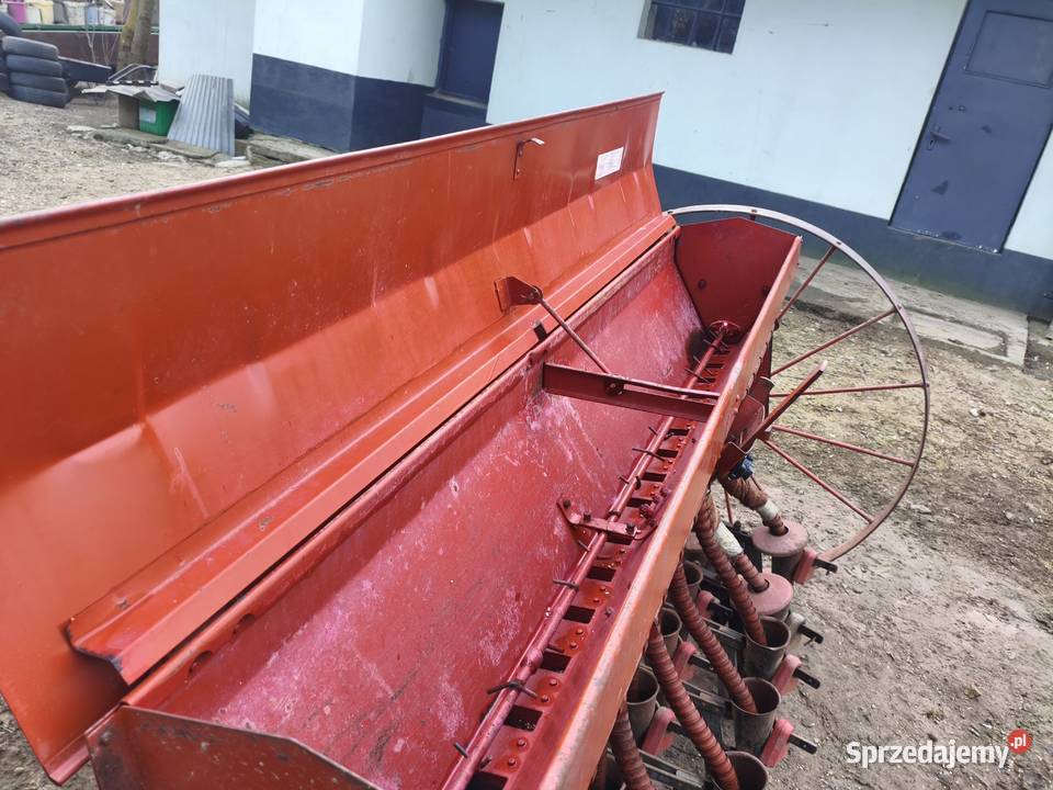 Siewnik fabryczny ciągnikowy 17 lejii podkarpackie Jarosław