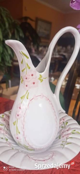 Misa i dzbanek Biała gruba porcelana z bukietem