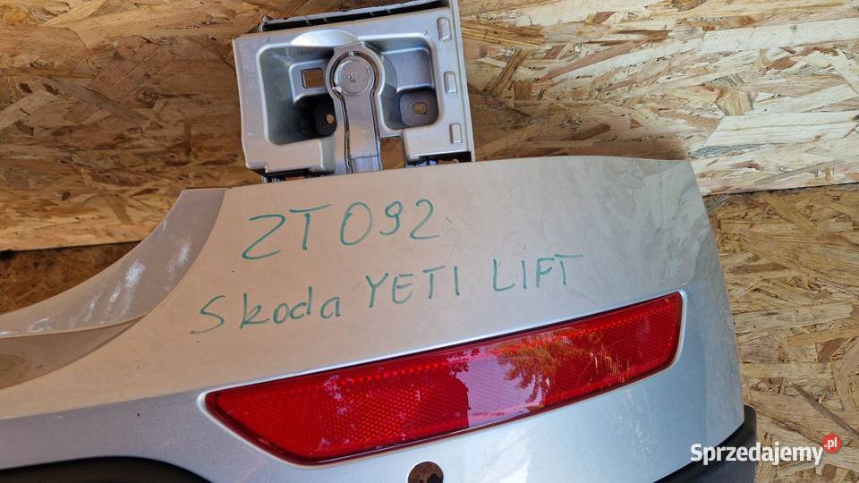 SKODA YETI LIFT ZDZDERZAK TYŁ TYLNY ORYGINALNY