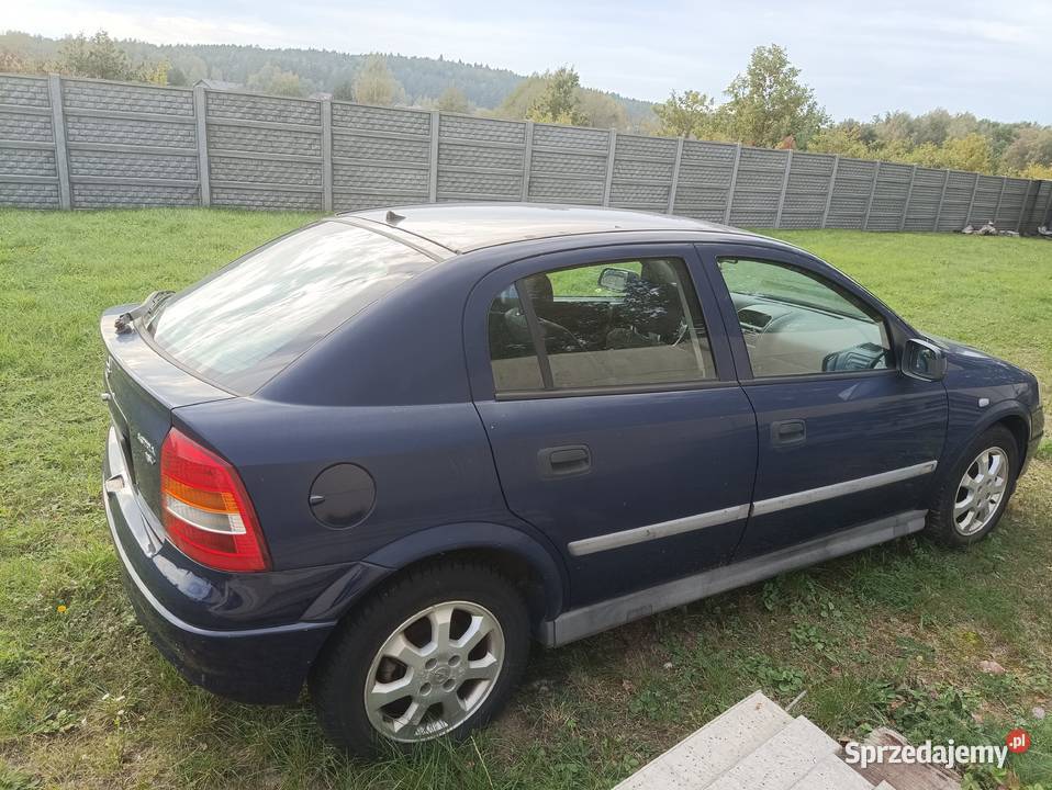 Astra II opłacona ze swężym przeglądem Astra Piekoszów sprzedam