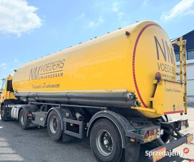Naczepa cysterna do paszy Welgro ciagnik Daf z cysterny