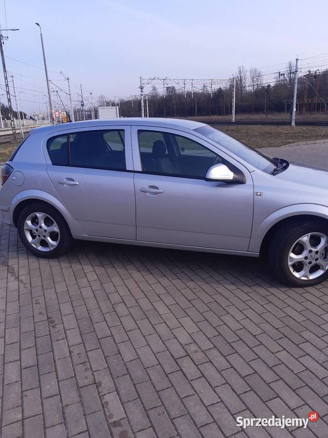 Sprzedam Astra h z 2012r 16 benzyna gaz kupiony w polskim salonie