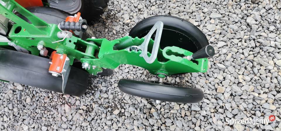 Siewnik punktowy pneumatyczny do Kukurydzy Apacz