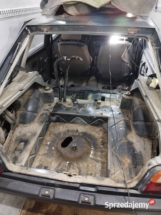 POLONEZ CARO 16 LPG 1995r do ukończenia manualna