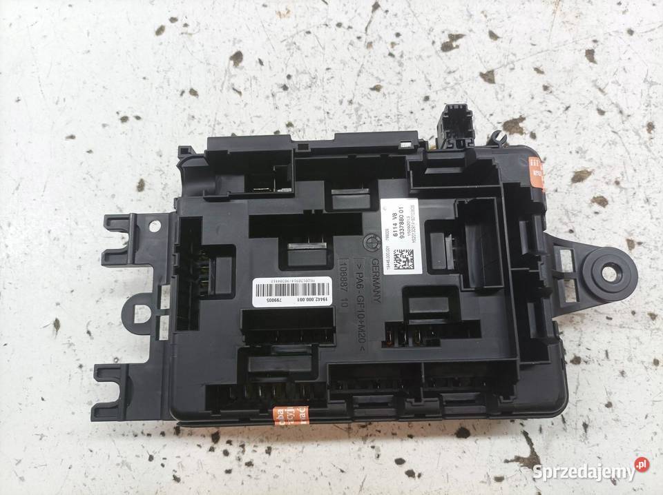 SKRZYNKA BEZPIECZNIKÓW 9337880 16 B Bmw Seria 1