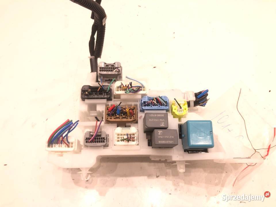 SKRZYNKA BEZPIECZNIKÓW TOYOTA AYGO II Hatchback sprzedam