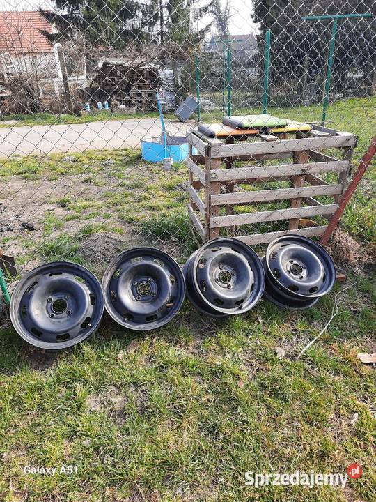 SPRZEDAM UŻYWANE FELGI STALOWE 14 drugie 15 Średnica 15" Wroniniec