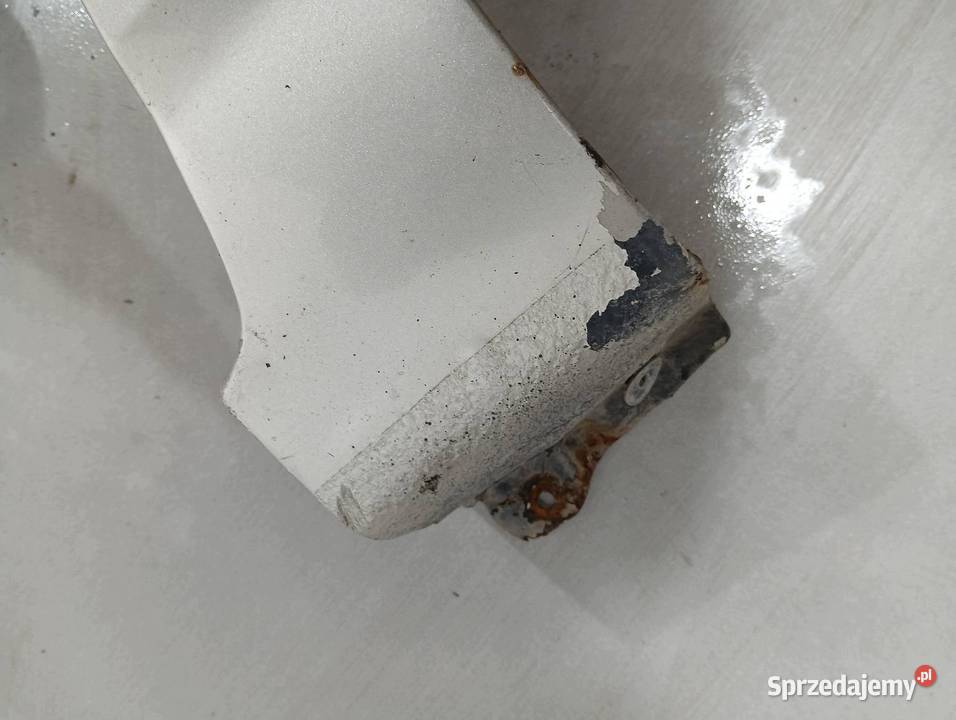 BŁOTNIK PRAWY PRZÓD Toyota Corolla Verso I