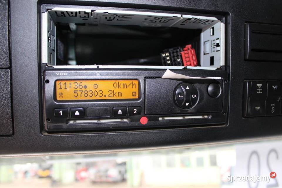 Mercedes 2545 kontener z winda do palet 578303km Warszawa