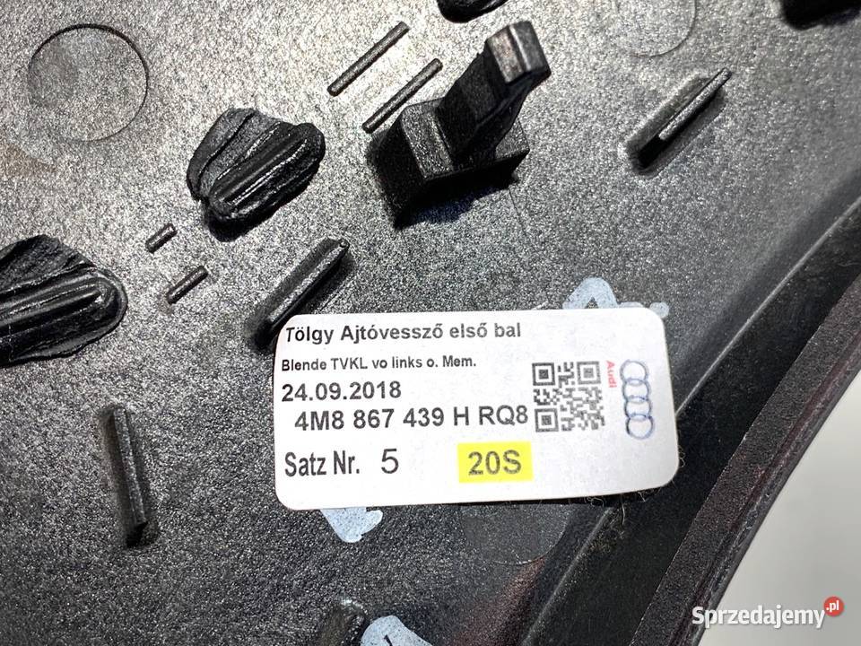 LISTWA DEKOR DRZWI BOCZKA LEWY PRZÓD AUDI Q8 osobowe