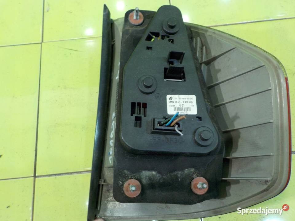 BMW X3 E83 MPAKIET 25 B 06r 5D lampa lewa tyl Suków