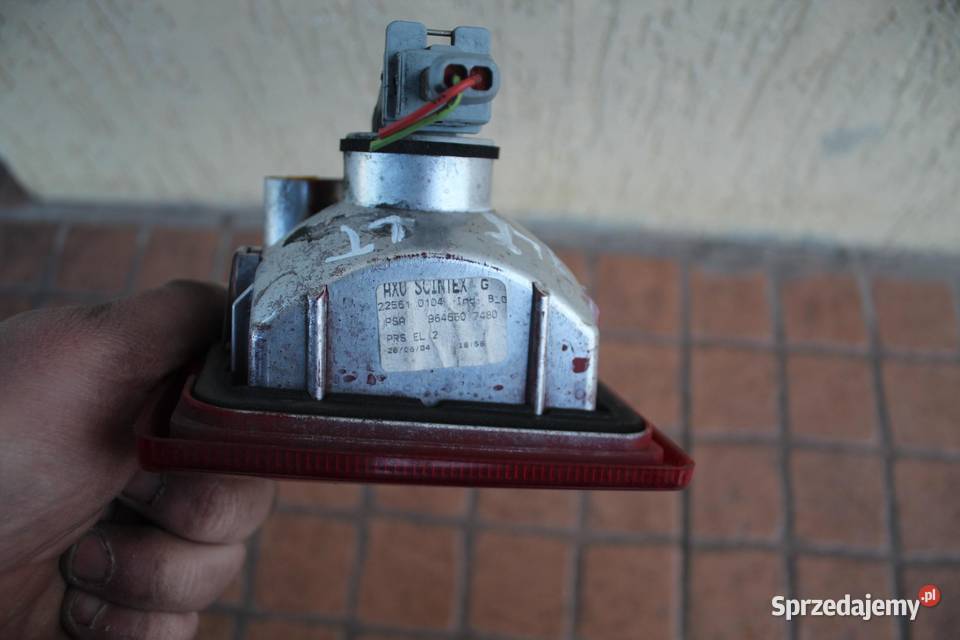 LAMPA KLAPY LEWY TYŁ PEUGEOT 407 SW KOMBI osobowe