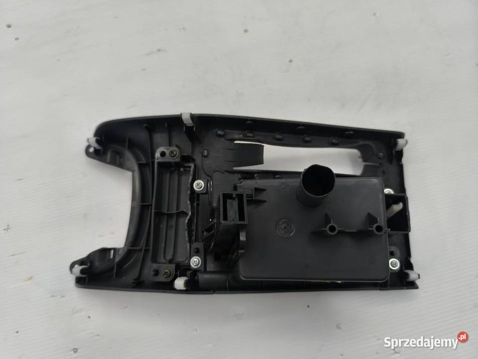 PANEL SCHOWEK TOYOTA AVENSIS II T25